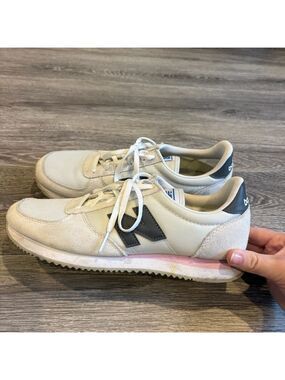 New Balance 220 Light Grey Pink WL220AC Women’s Sneakers Sz 8.5